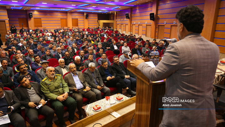 جلسه نهضت پاسخگویی به مطالبات شوراهای اسلامی و دهیاران بخش مرکزی شهرستان اصفهان