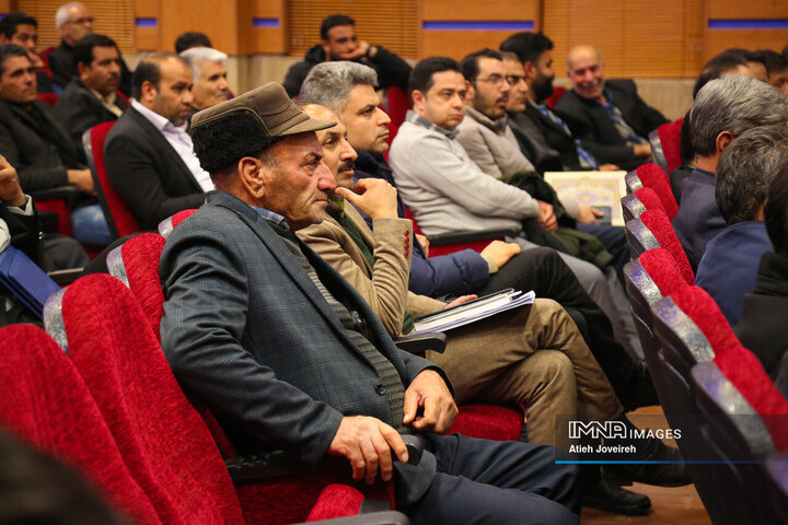 جلسه نهضت پاسخگویی به مطالبات شوراهای اسلامی و دهیاران بخش مرکزی شهرستان اصفهان