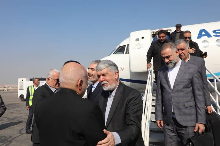 هنرمندان در برابر دشمن خارجی یکپارچه و منسجم هستند