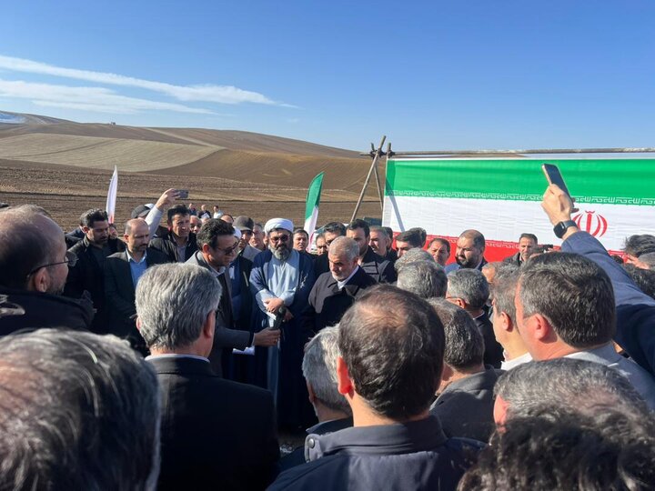 پروژه‌های زیرساختی برق در شهرستان گرمی کلنگ زنی شد