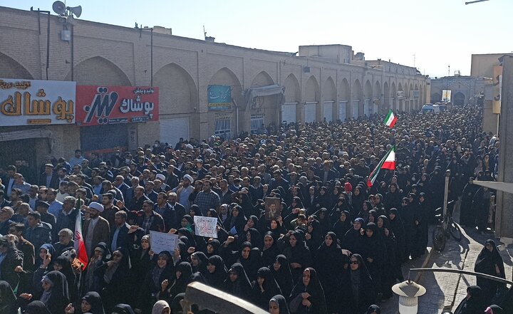 مردم یزد جنایات شب گذشته آشوب‌گران را محکوم کردند