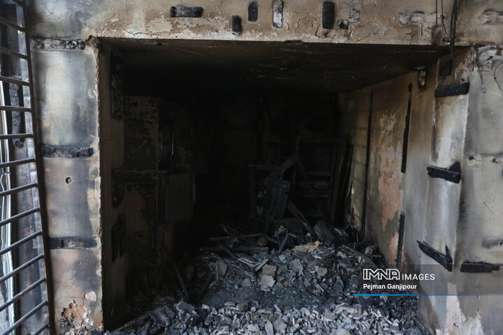 تخریب اماکن اداری و خدماتی در اصفهان توسط اغتشاشگران