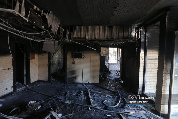 تخریب اماکن اداری و خدماتی در اصفهان توسط اغتشاشگران