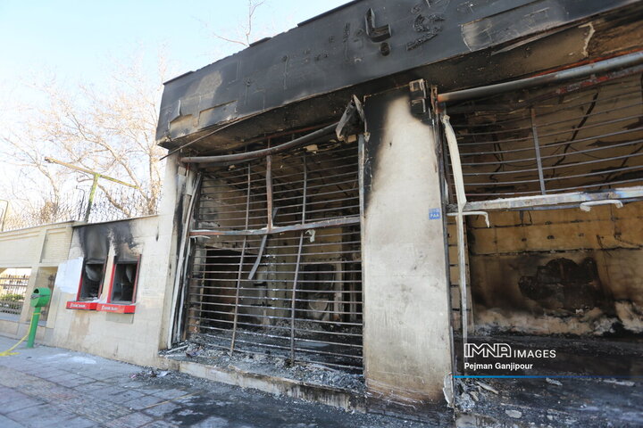 تخریب اماکن اداری و خدماتی در اصفهان توسط اغتشاشگران