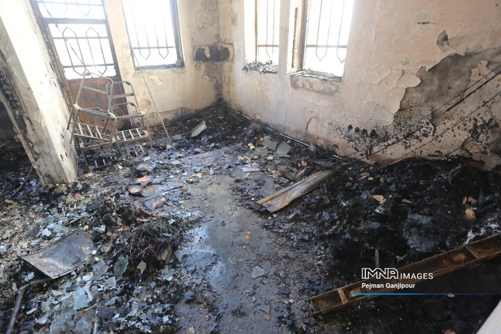 تخریب اماکن اداری و خدماتی در اصفهان توسط اغتشاشگران