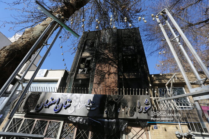 تخریب اماکن اداری و خدماتی در اصفهان توسط اغتشاشگران