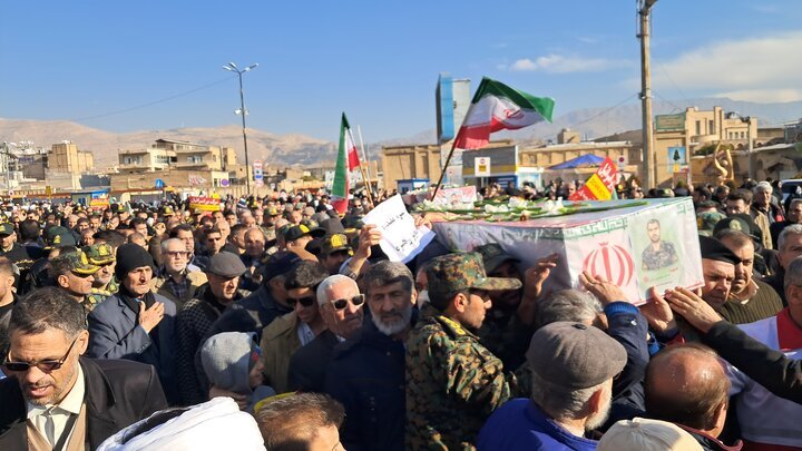 حضور پرشور و گسترده مردم شیراز در تشییع پیکر شهدای مدافع امنیت + فیلم