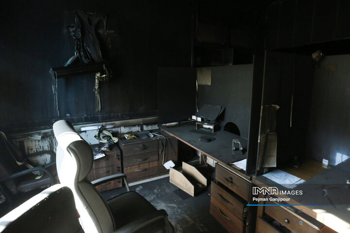 تخریب ساختمان شهرداری منطقه 10 اصفهان در جریان اغتشاشات اخیر