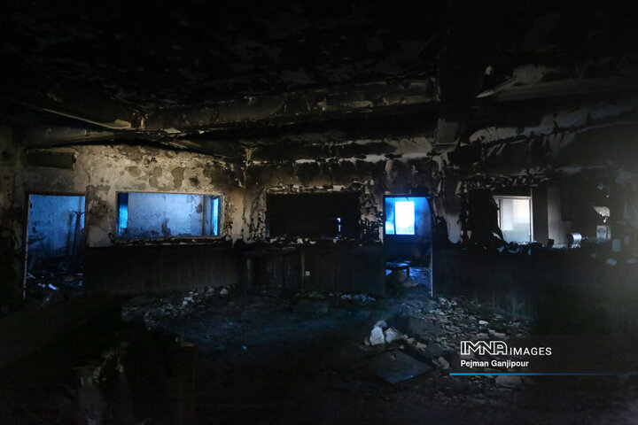 تخریب ساختمان شهرداری منطقه 10 اصفهان در جریان اغتشاشات اخیر