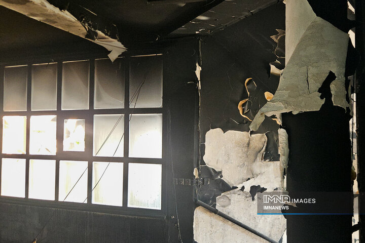 تخریب ساختمان شهرداری منطقه 10 اصفهان در جریان اغتشاشات اخیر