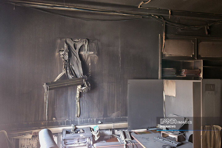 تخریب ساختمان شهرداری منطقه 10 اصفهان در جریان اغتشاشات اخیر