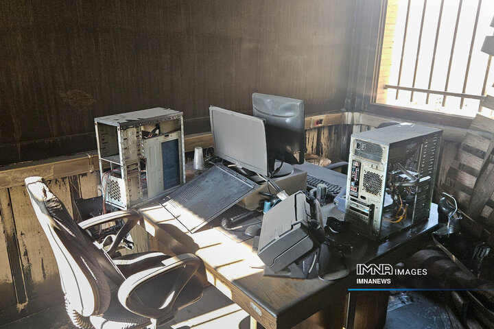 تخریب ساختمان شهرداری منطقه 10 اصفهان در جریان اغتشاشات اخیر