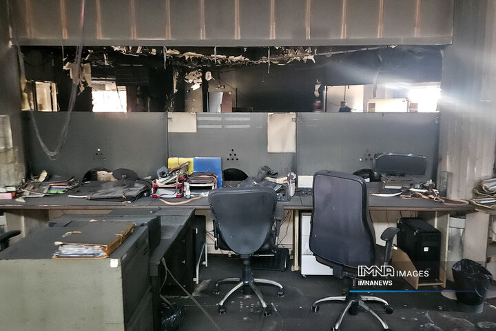 تخریب ساختمان شهرداری منطقه 10 اصفهان در جریان اغتشاشات اخیر