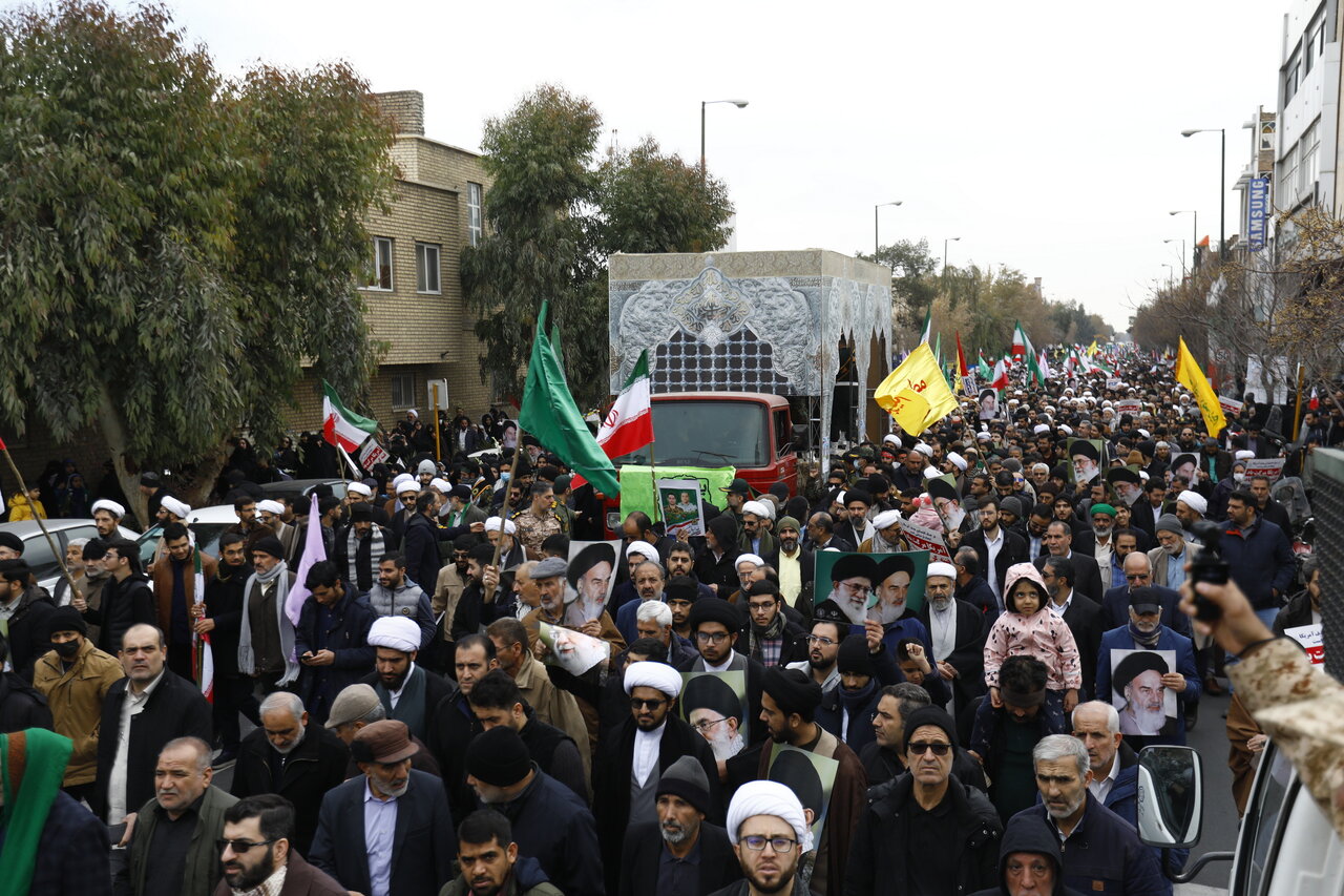 خروش سُرخ مردم قم علیه آشوبگران