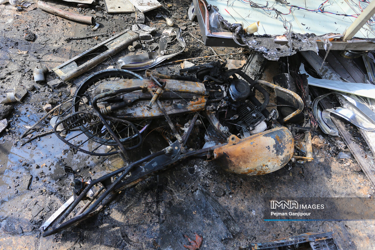 تخریب اموال عمومی و آتش زدن قرآن توسط اغتشاشگران در شهرکرد