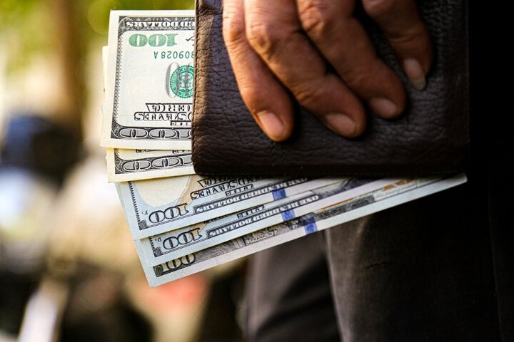فروش ارز صادرکنندگان به صرافی‌ها مجاز شد