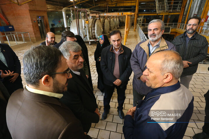 بازدید اعضای شورای شهر اصفهان از شرکت قند نقش جهان