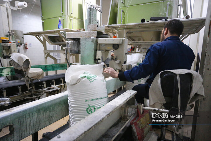 بازدید اعضای شورای شهر اصفهان از شرکت قند نقش جهان