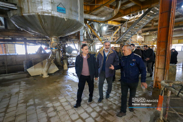 بازدید اعضای شورای شهر اصفهان از شرکت قند نقش جهان