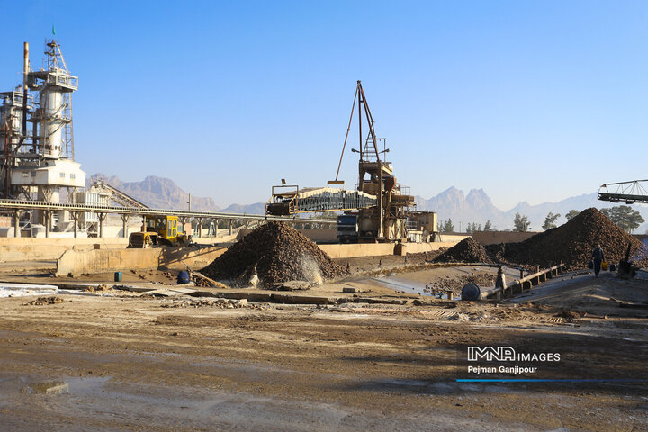 بازدید اعضای شورای شهر اصفهان از شرکت قند نقش جهان