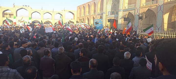 آغاز اجتماع و راهپیمایی عظیم مردم دارالعباده یزد در محکومیت جنایت‌های اخیر