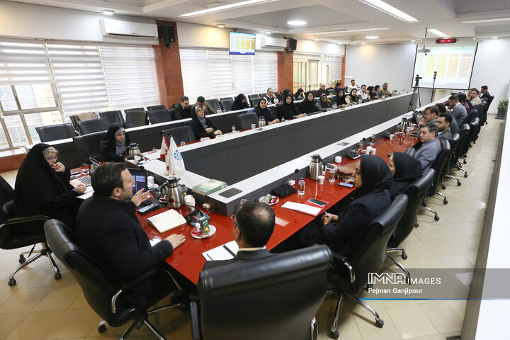 نشست تبیین رابطان نخبگانی و تسهیلگران شهراندیشی شهرداری اصفهان