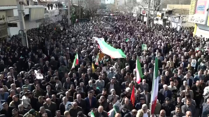 حضور حماسی مردم قم در محکومیت حوادث تروریستی اخیر + فیلم