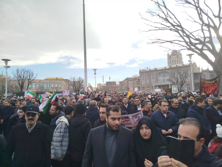 فیلم| حضور مردم تبریز در دقایق آغازین راهپیمایی ۲۲ دی