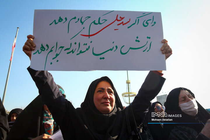 تشییع باشکوه لاله‌های خونین امنیت در اصفهان