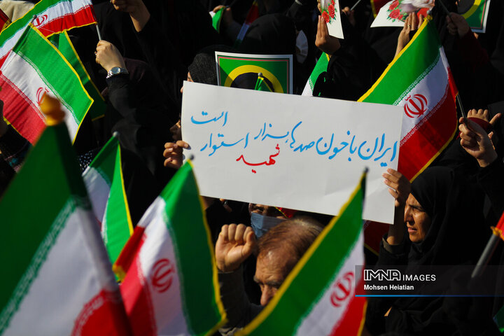 تشییع باشکوه لاله‌های خونین امنیت در اصفهان