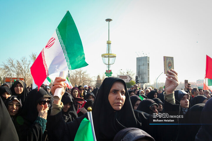 تشییع باشکوه لاله‌های خونین امنیت در اصفهان