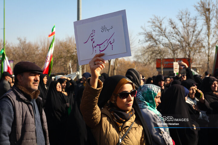 تشییع باشکوه لاله‌های خونین امنیت در اصفهان