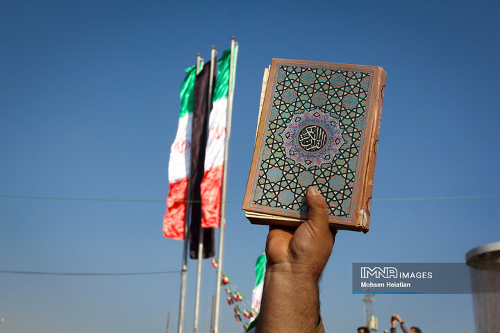 حماسه عظیم ۲۲ دی اصفهان در پناه قرآن‌