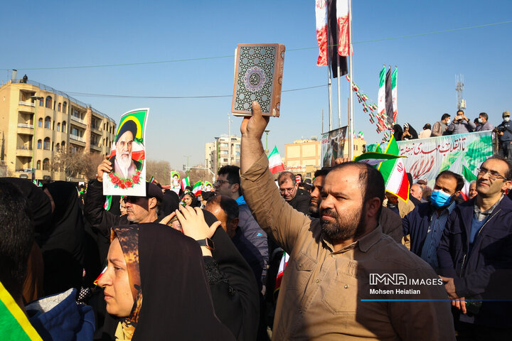 تشییع باشکوه لاله‌های خونین امنیت در اصفهان