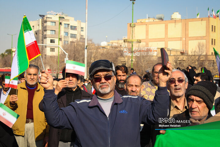 تشییع باشکوه لاله‌های خونین امنیت در اصفهان