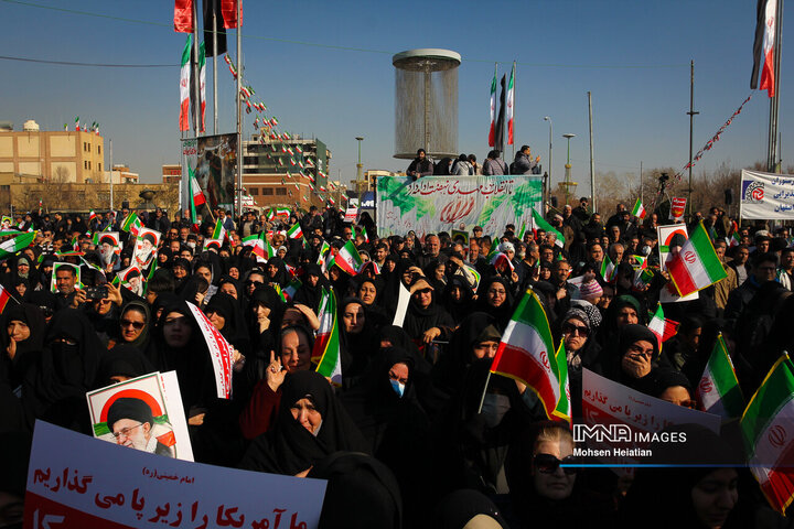 تشییع باشکوه لاله‌های خونین امنیت در اصفهان