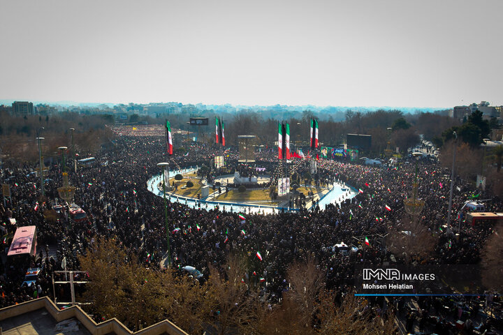 تشییع باشکوه لاله‌های خونین امنیت در اصفهان