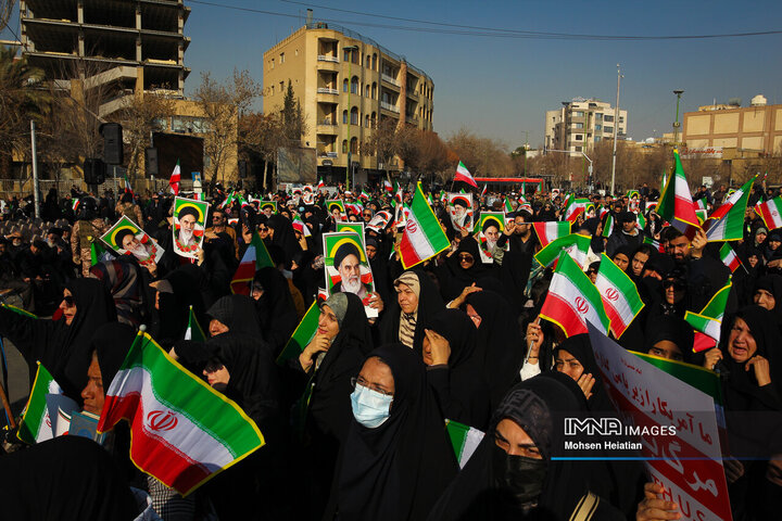 تشییع باشکوه لاله‌های خونین امنیت در اصفهان