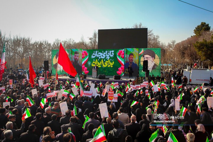 تشییع باشکوه لاله‌های خونین امنیت در اصفهان