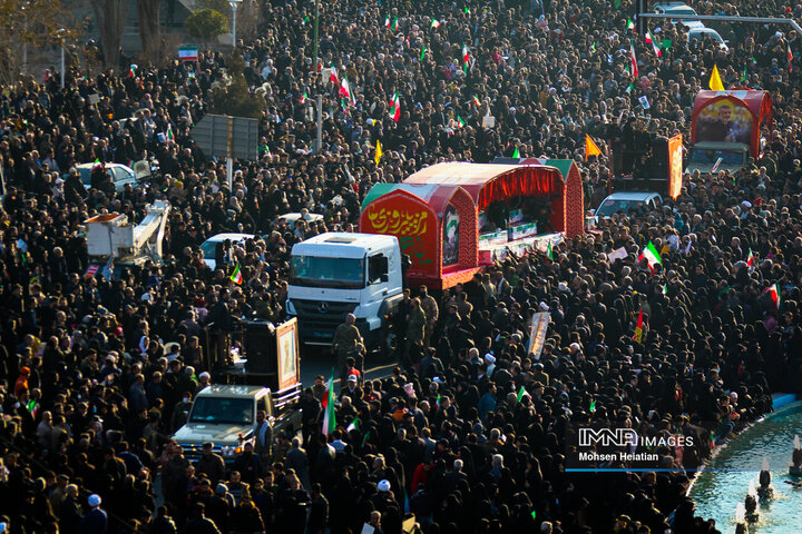 تشییع باشکوه لاله‌های خونین امنیت در اصفهان