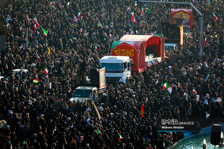 تشییع باشکوه لاله‌های خونین امنیت در اصفهان