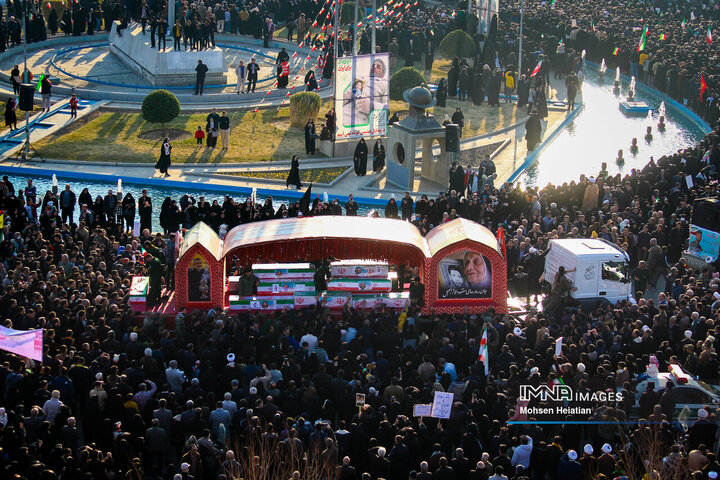 تشییع باشکوه لاله‌های خونین امنیت در اصفهان