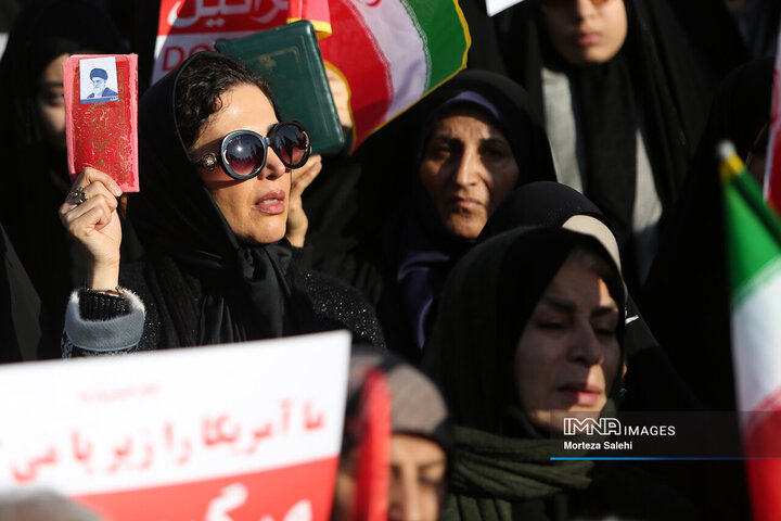 حماسه عظیم ۲۲ دی اصفهان در پناه قرآن‌