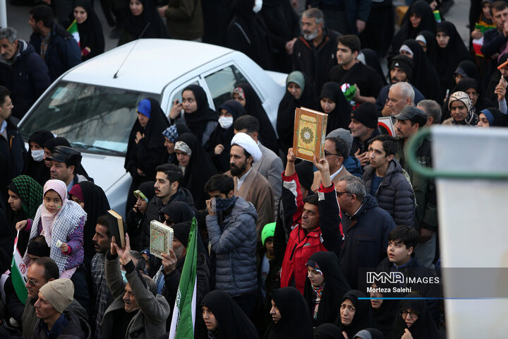 حماسه عظیم ۲۲ دی اصفهان در پناه قرآن‌