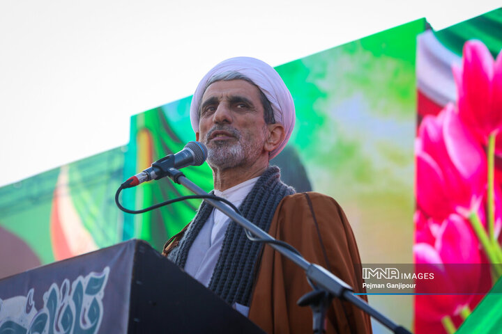 تشییع باشکوه لاله‌های خونین امنیت در اصفهان