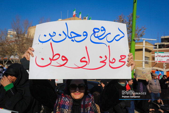 تشییع باشکوه لاله‌های خونین امنیت در اصفهان