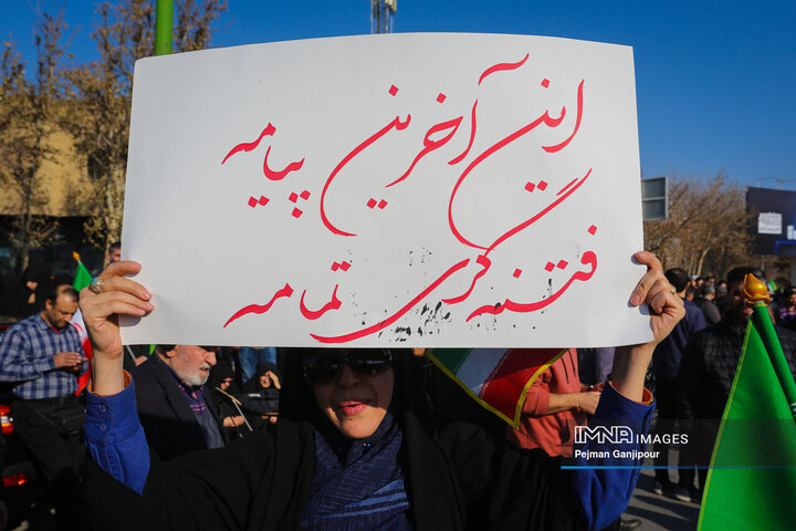 تشییع باشکوه لاله‌های خونین امنیت در اصفهان