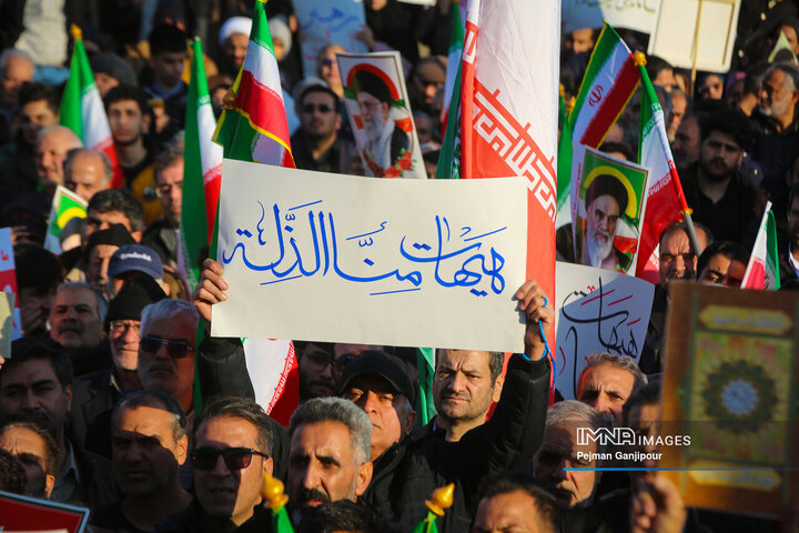 تشییع باشکوه لاله‌های خونین امنیت در اصفهان