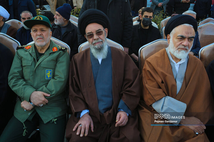 تشییع باشکوه لاله‌های خونین امنیت در اصفهان