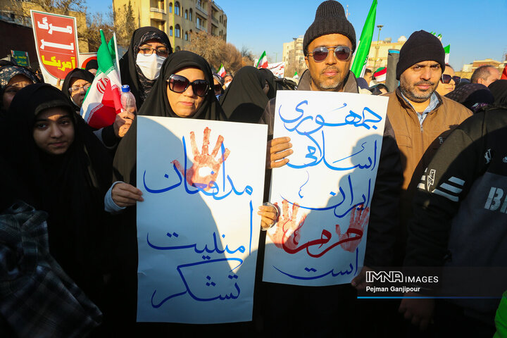 تشییع باشکوه لاله‌های خونین امنیت در اصفهان